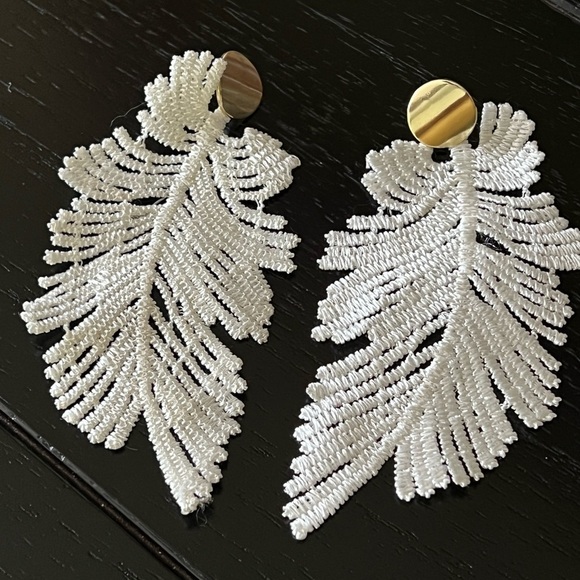 Jewelry - 𝅺Embroidered leaf earrings-NWT